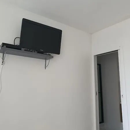 2 On The Ground Floor 50m From The